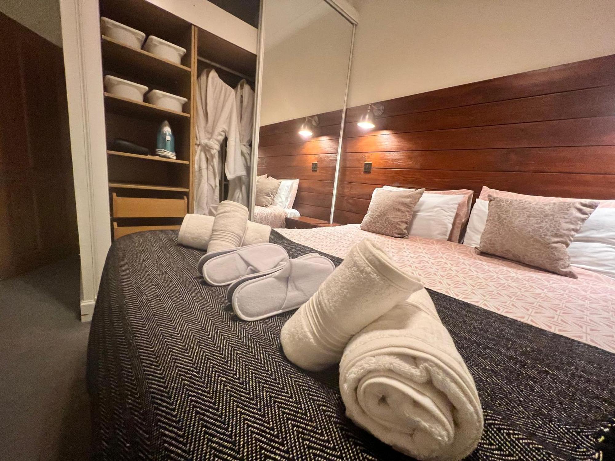 Haymarket Modern Flat For 2 Guests * Edinburgh
